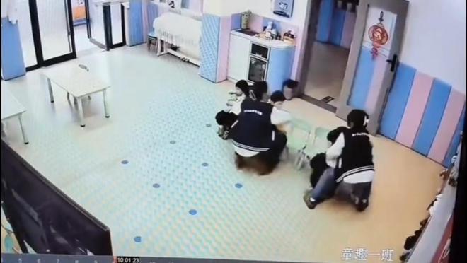 逃生后续来了！网友表示：这嘉奖是不是低了凯发k8国际首页登录地震中高中生背起同学(图14)