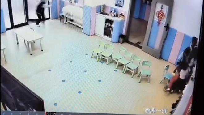 逃生后续来了！网友表示：这嘉奖是不是低了凯发k8国际首页登录地震中高中生背起同学(图15)