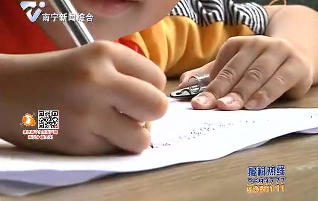 姆当成“妈妈”背后的原因……哭了！凯发k8国际娱乐首选6岁男孩把保(图6)