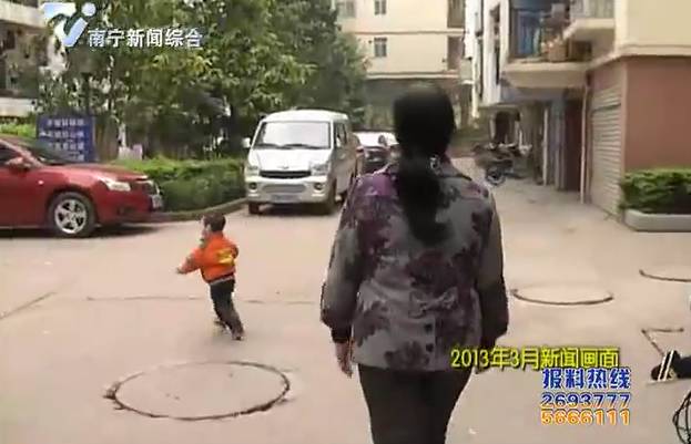 姆当成“妈妈”背后的原因……哭了！凯发k8国际娱乐首选6岁男孩把保(图8)